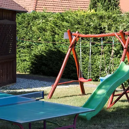 Konukevi Felho Vendeghaz 3*